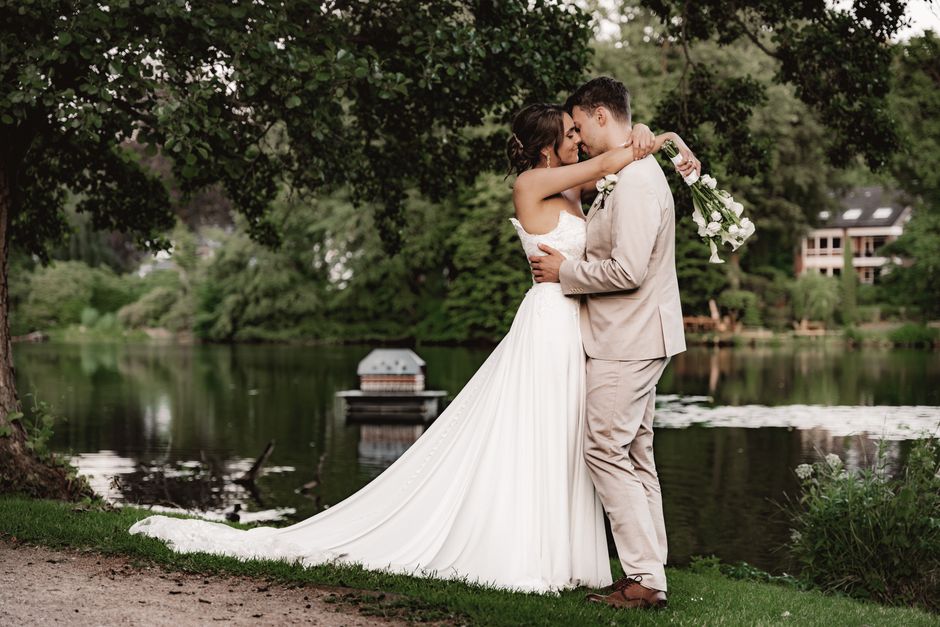 https://flowerdeliveryvirginiawater.co.uk/blog/virginia-water-lake-wedding-flowers-delivery-guide-gu25/
